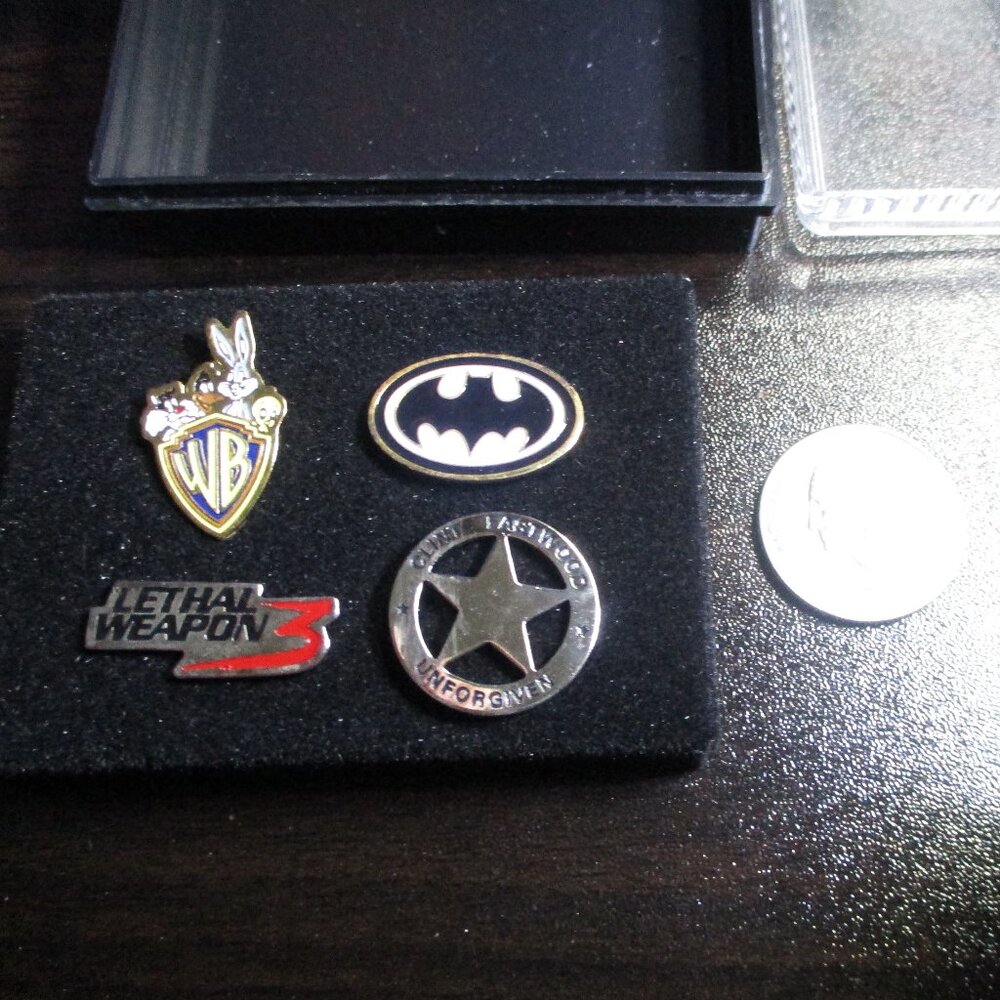 VINTAGE 1992 LOONEY TUNES PROMO LAPEL PINS - WARNER BROS Set of 4 - Rare Find
